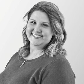 Staff member Lisa Henry from ID_e04775c85df3
