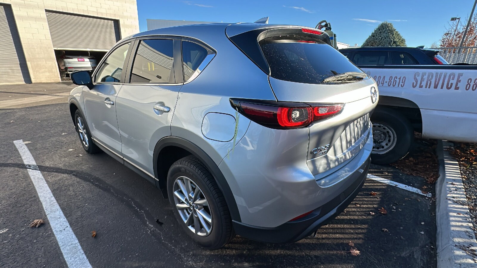 2023 Mazda CX-5 2.5 S Preferred photo 3