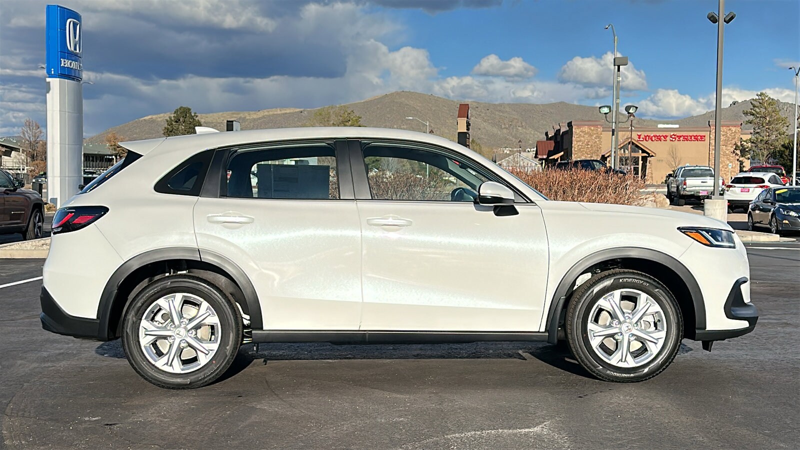 2025 Honda HR-V LX photo 2