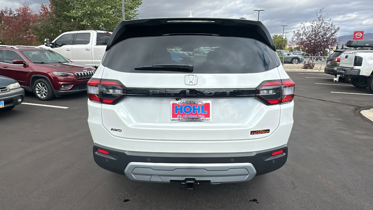 2025 Honda Pilot TrailSport photo 3