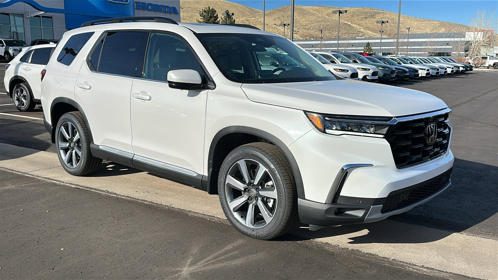 2025 Honda Pilot Elite's photo