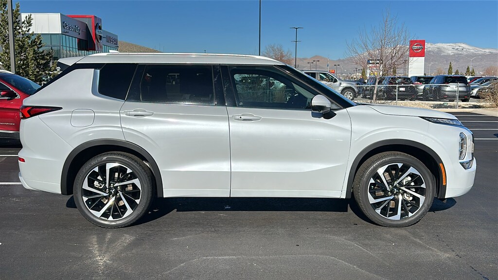 Used 2024 Mitsubishi Outlander SEL SUV