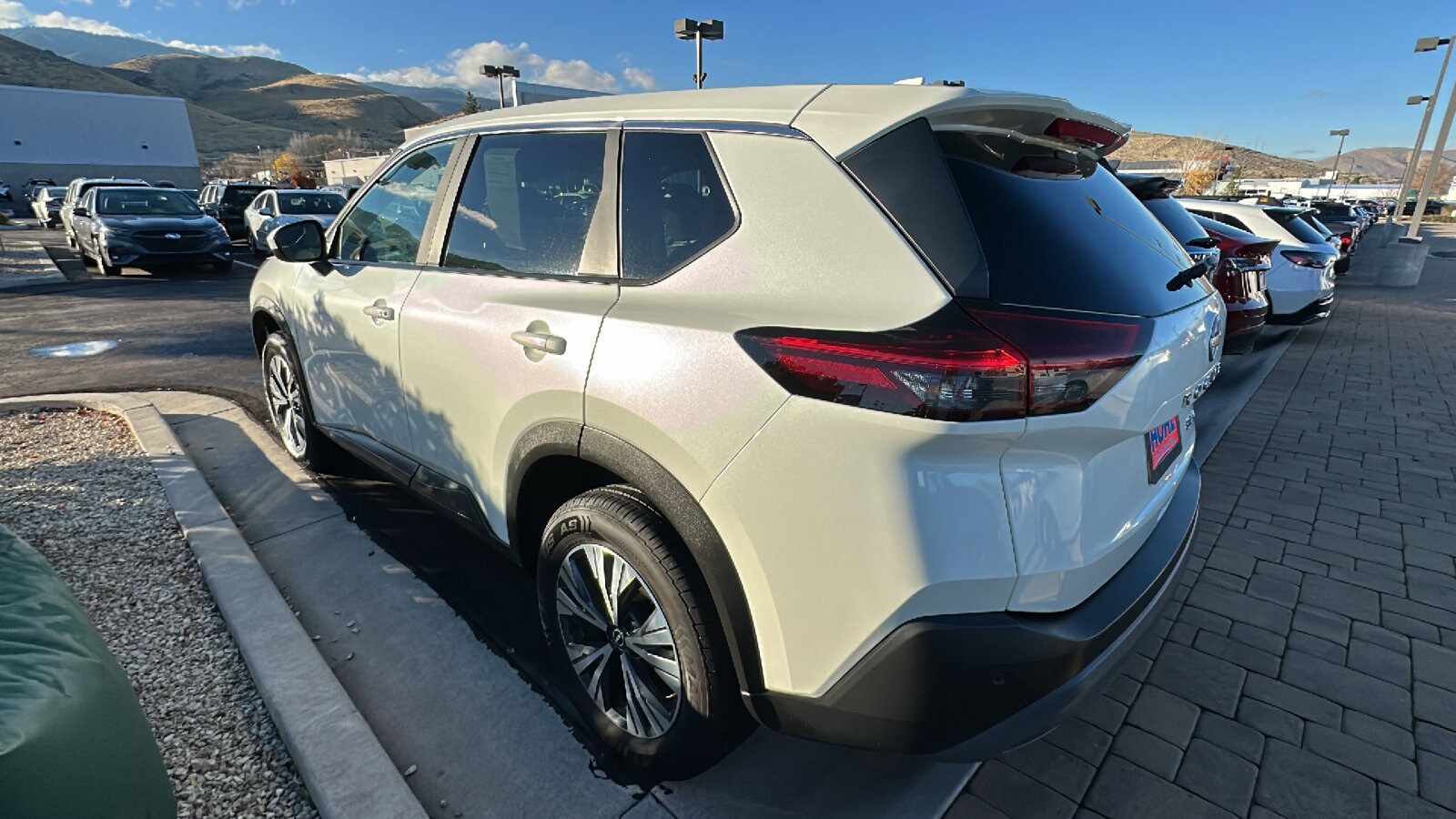 2023 Nissan Rogue SV photo 3