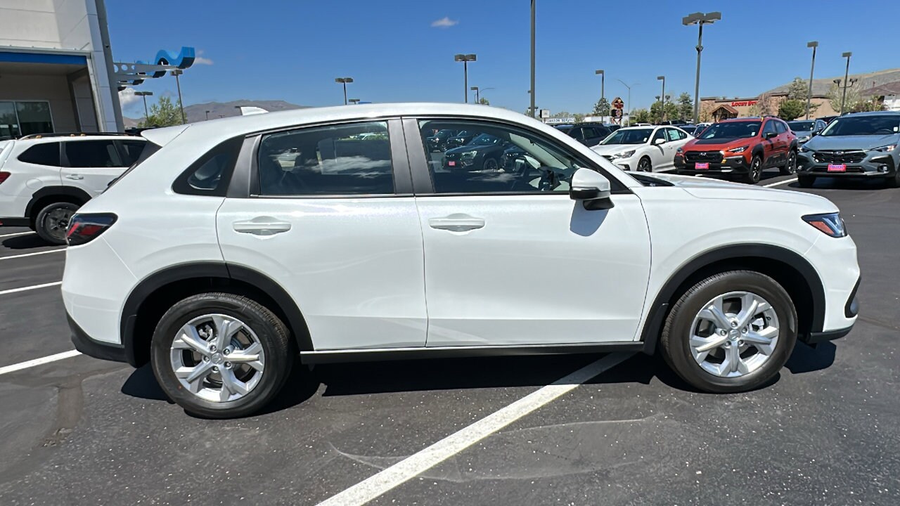 2025 Honda HR-V LX photo 2