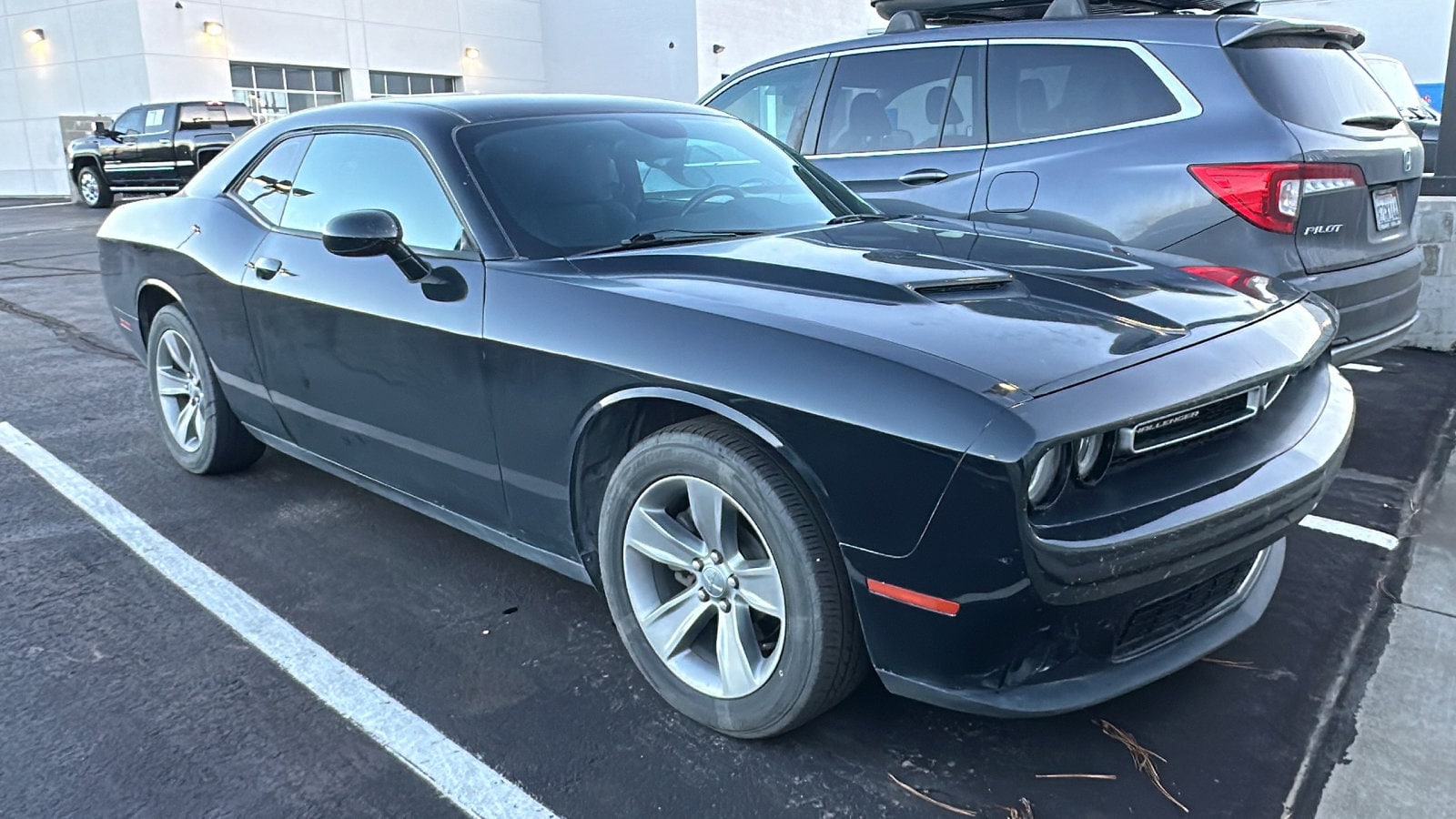 2016 Dodge Challenger SXT's photo