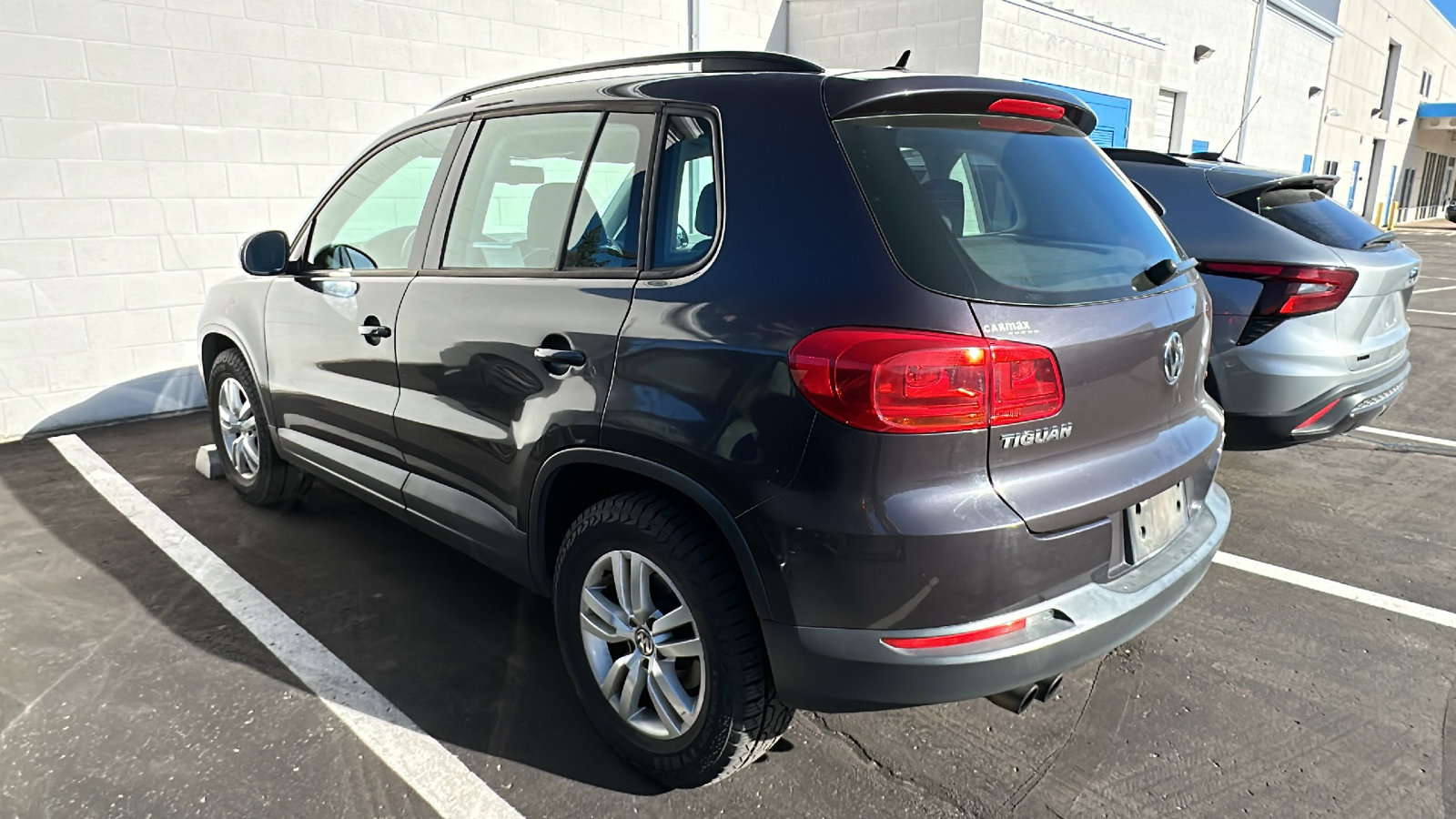 2016 Volkswagen Tiguan S photo 3