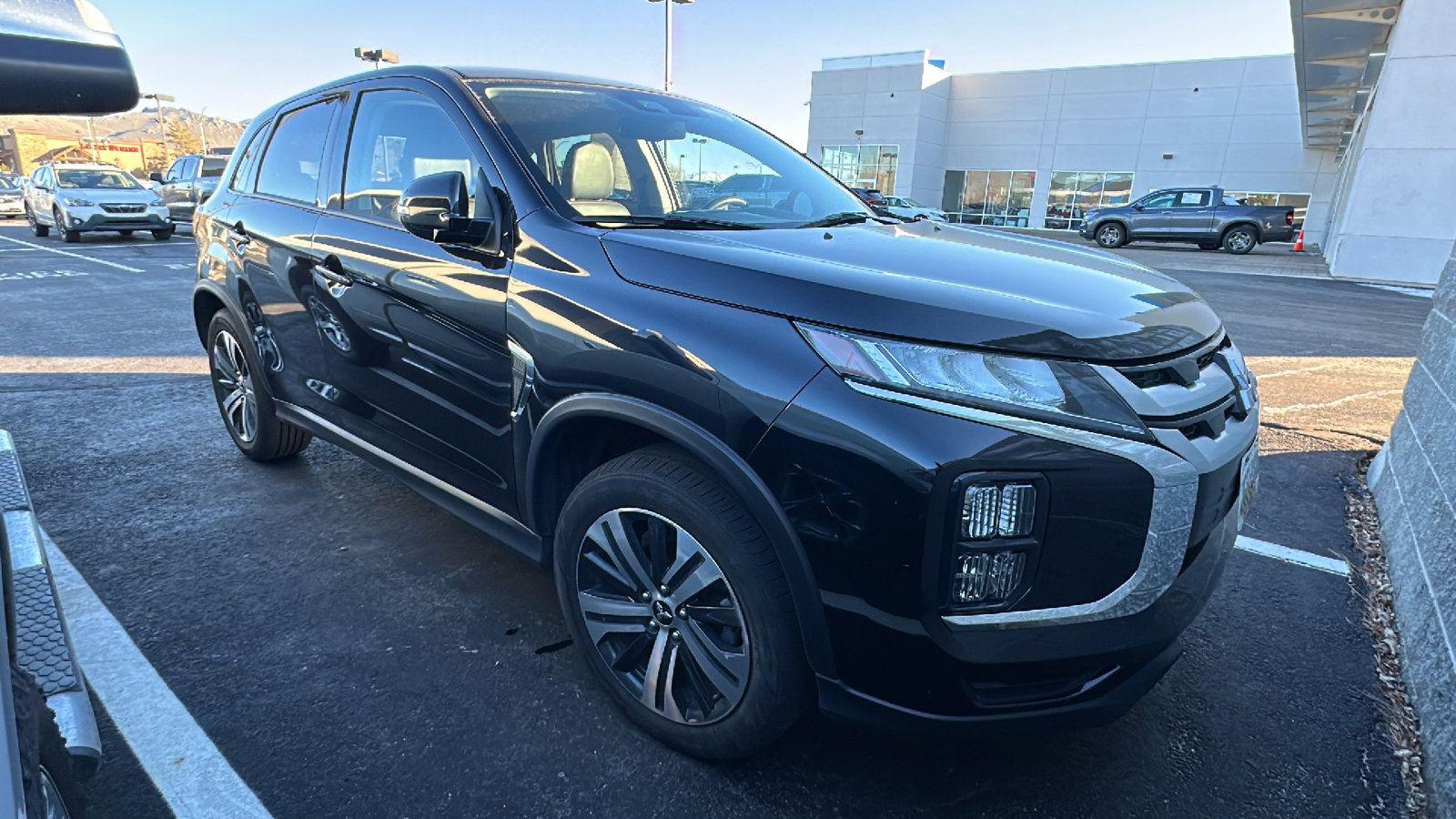 2024 Mitsubishi Outlander SE's photo