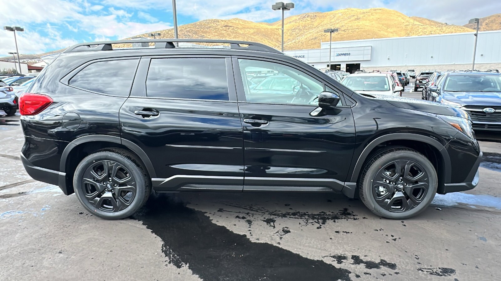 2025 Subaru Ascent Onyx Edition Touring photo 2