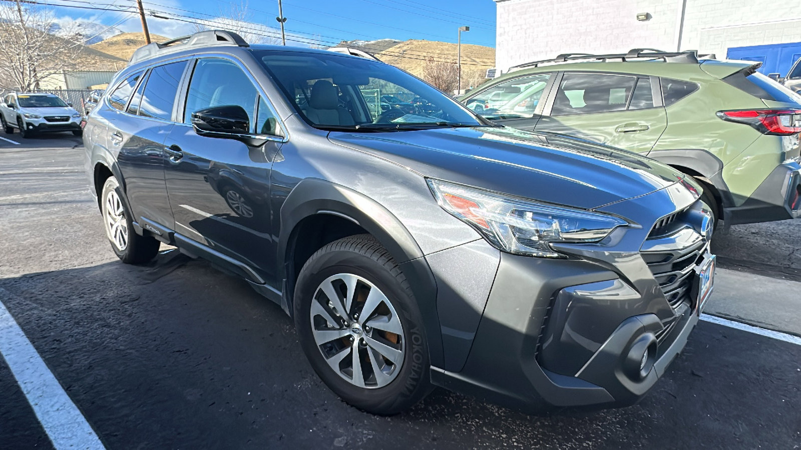 2025 Subaru Outback Premium's photo