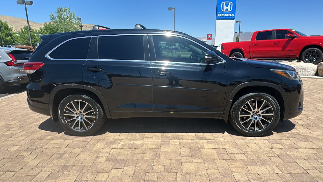 Used 2018 Toyota Highlander SE with VIN 5TDJZRFH5JS535982 for sale in Carson City, NV