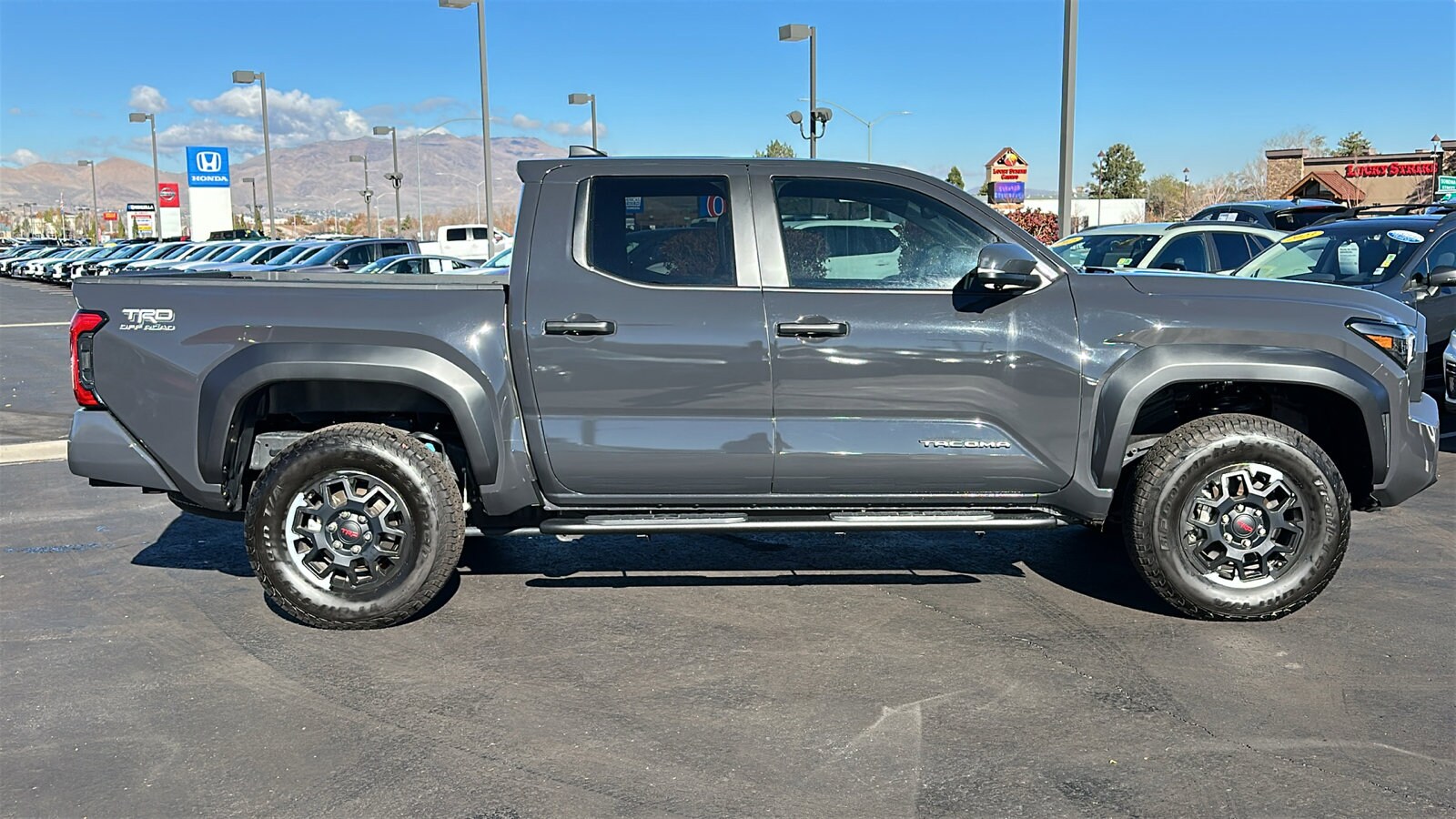 2024 Toyota Tacoma TRD Off-Road photo 2