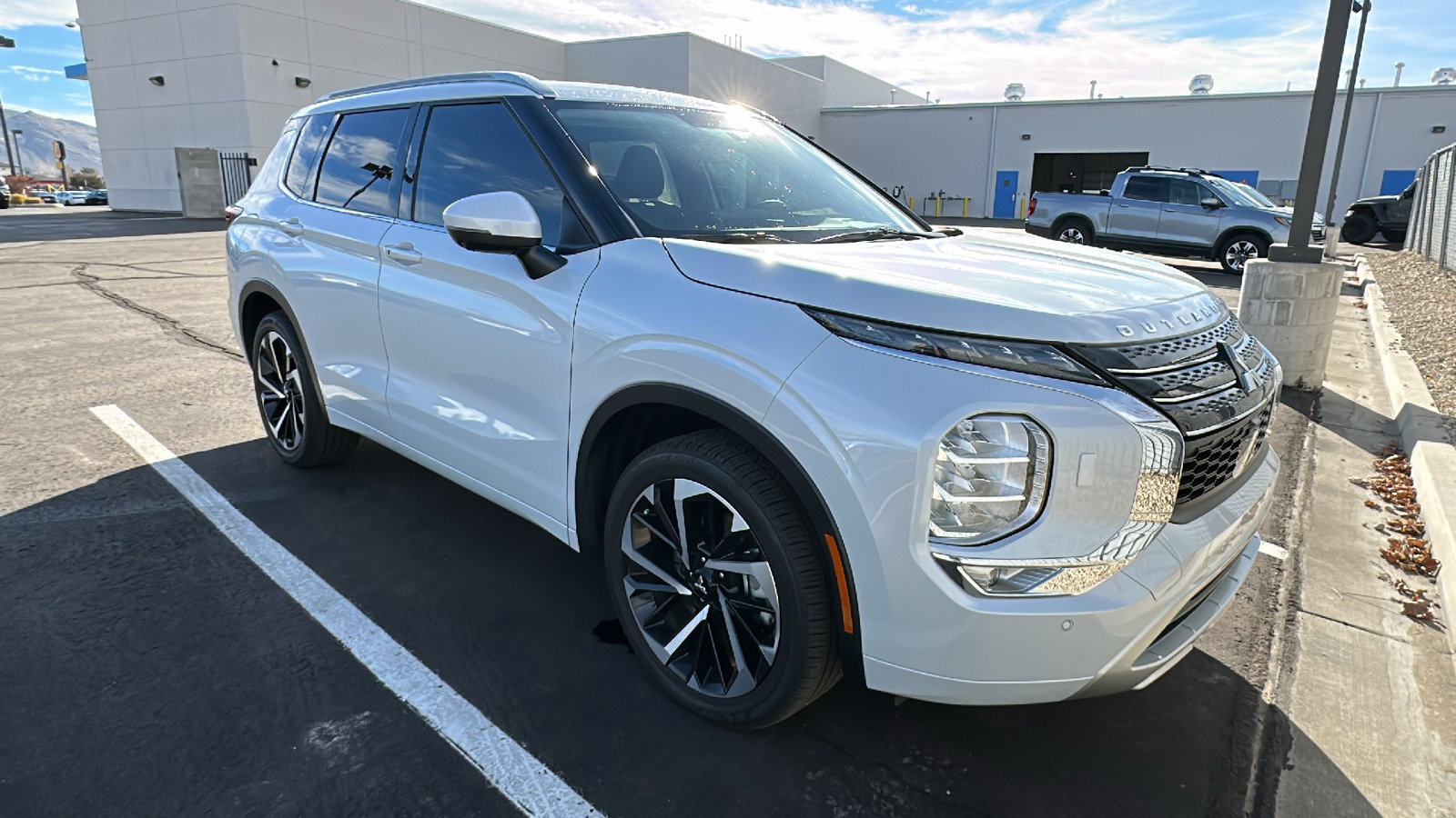 2024 Mitsubishi Outlander SEL's photo