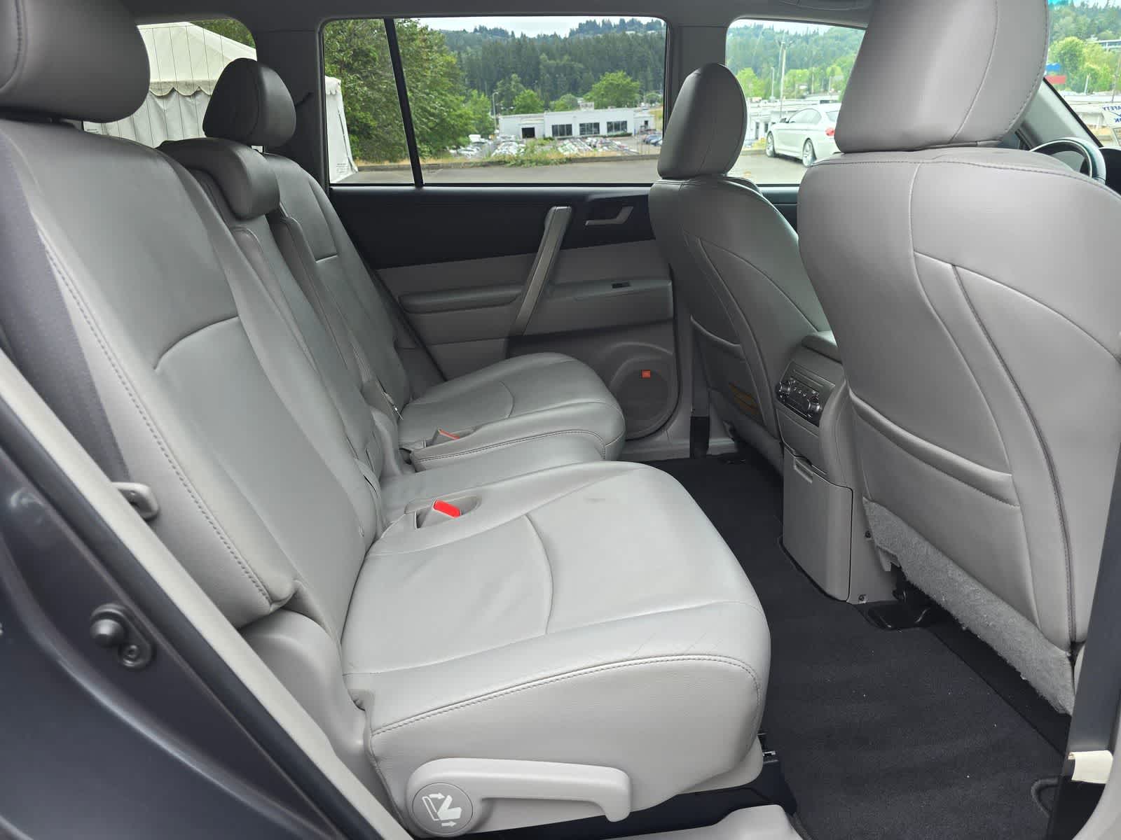 2011 Toyota Highlander SE - Photo 14