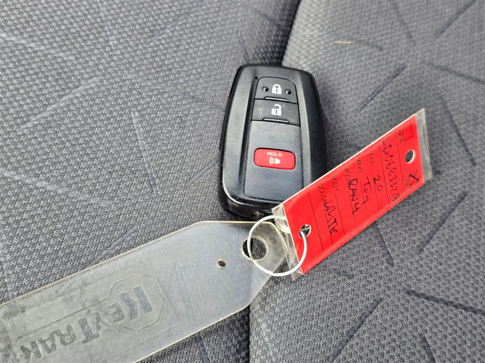 Thumbnail: 2020 Toyota RAV4 - 31