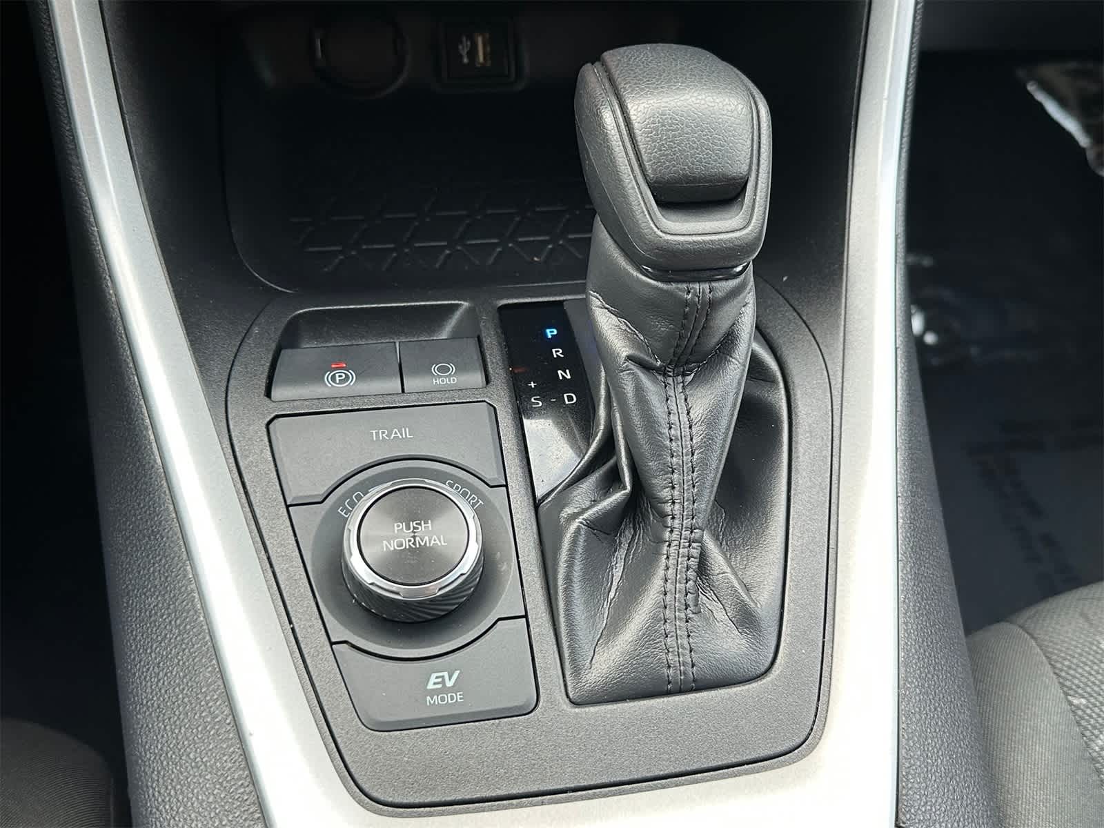 Thumbnail: 2024 Toyota RAV4 - 20