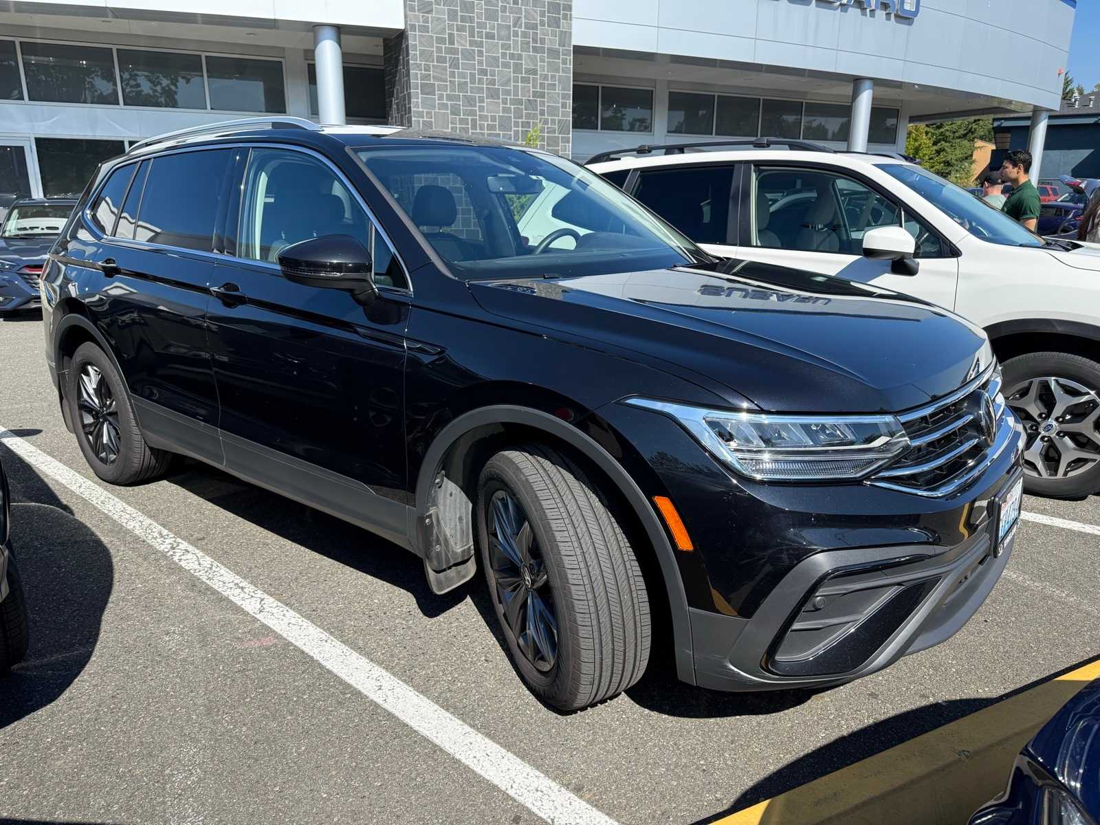 Thumbnail: 2022 Volkswagen Tiguan - 4