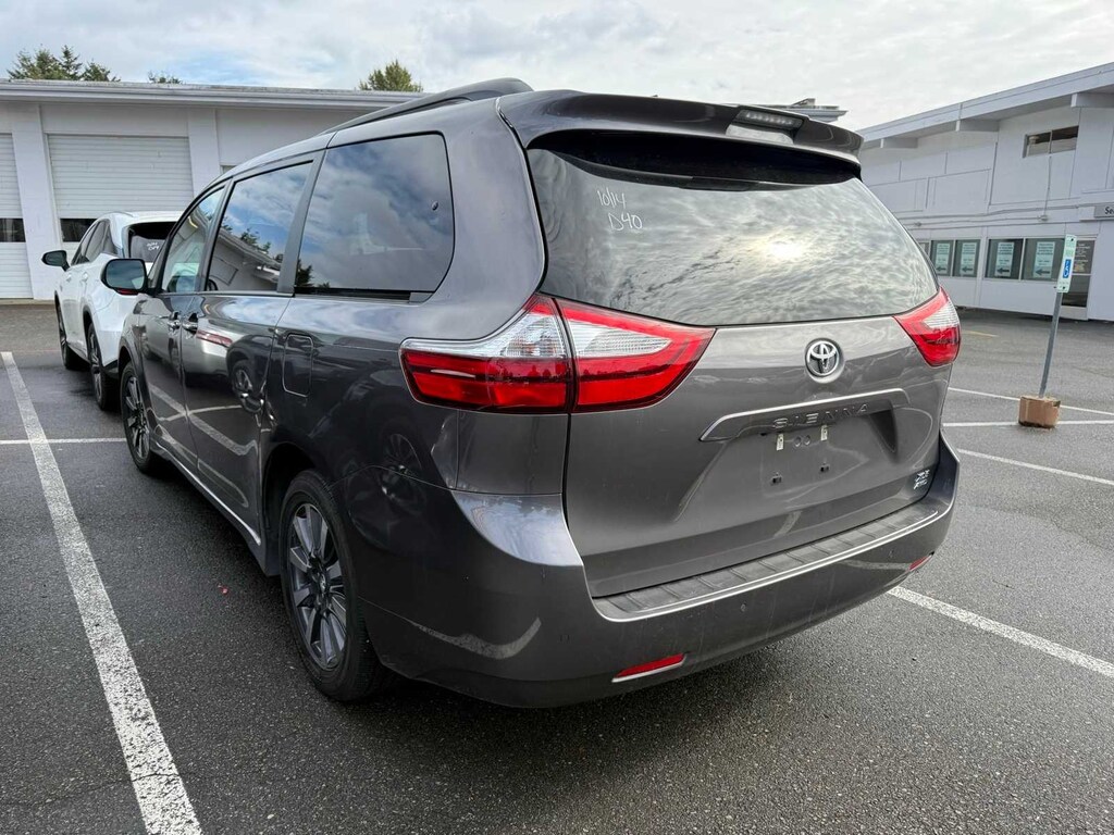 Used 2018 Toyota Sienna XLE Premium 7 Passenger Van Passenger Van