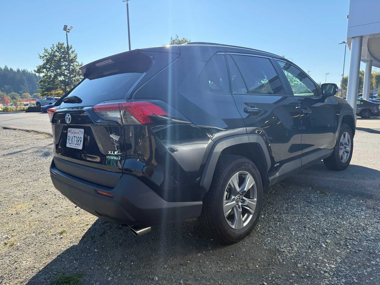 2024 Toyota RAV4 Hybrid XLE photo 2