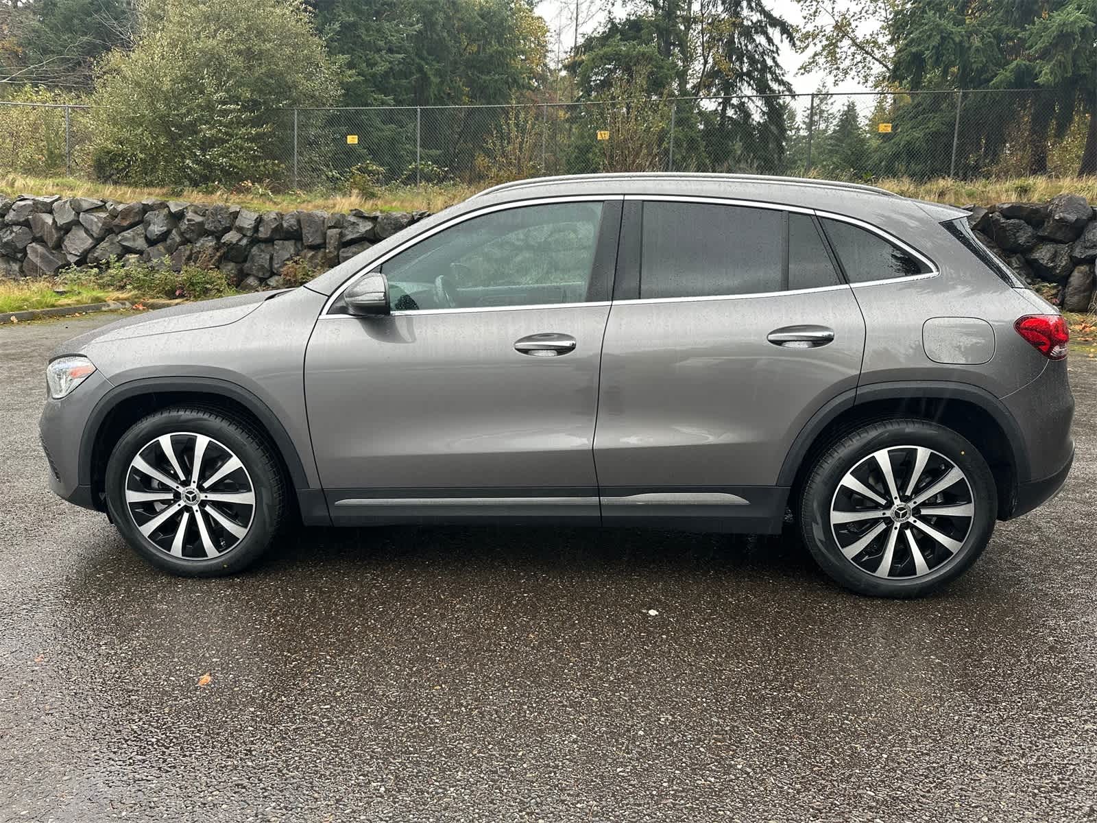 2022 Mercedes Benz GLA 250 4MATIC photo 2