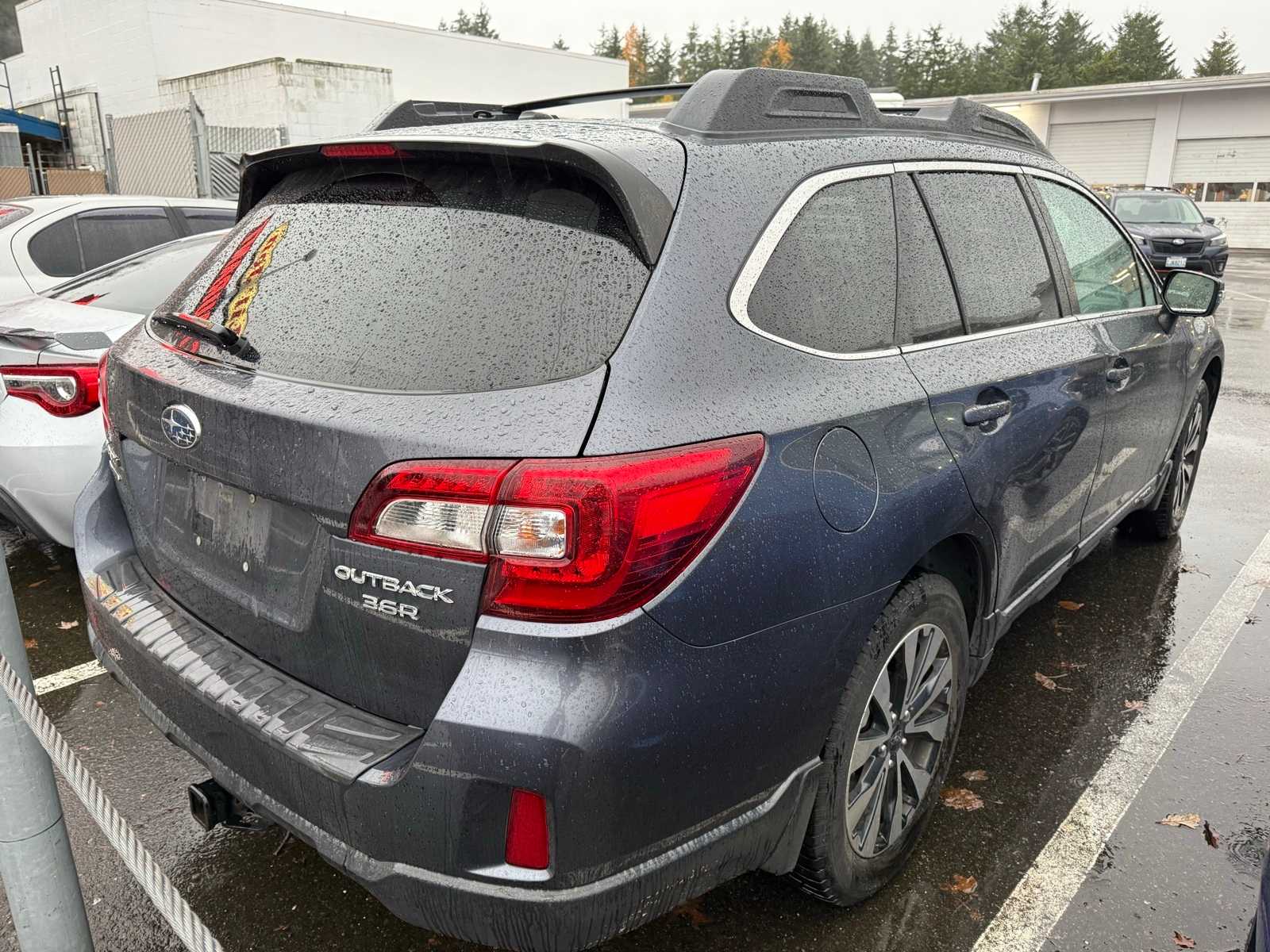 2015 Subaru Outback 3.6R Limited photo 3