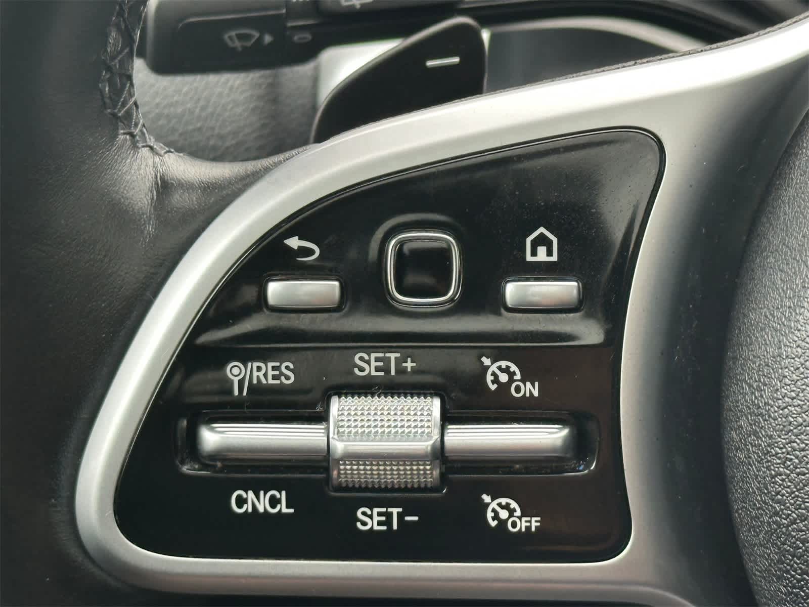 Thumbnail: 2020 Mercedes-Benz GLB - 24