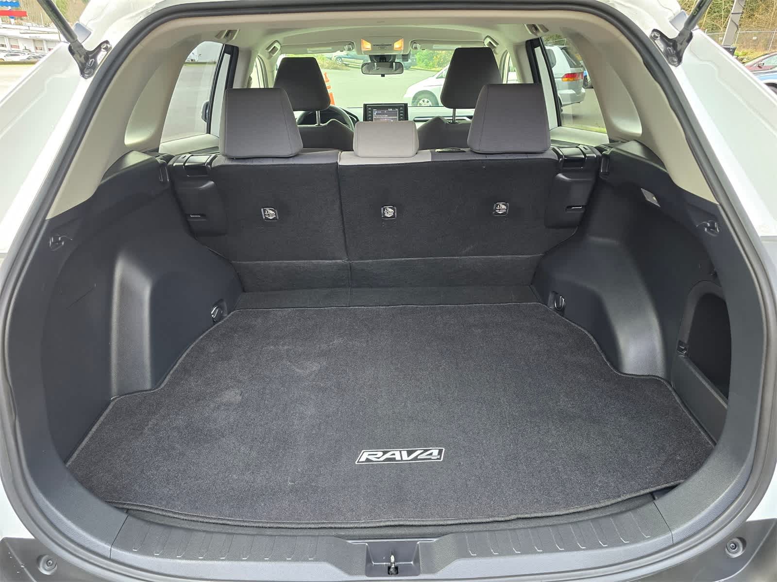 Thumbnail: 2020 Toyota RAV4 - 29