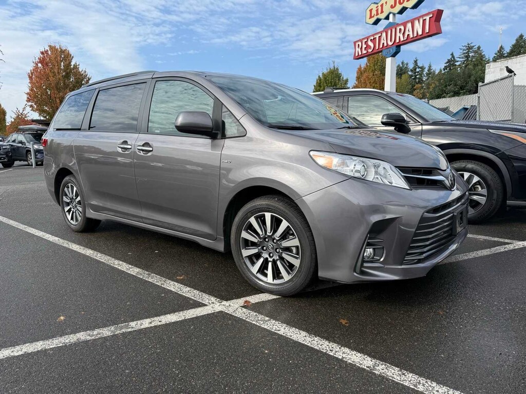 Used 2018 Toyota Sienna XLE Premium 7 Passenger Van Passenger Van