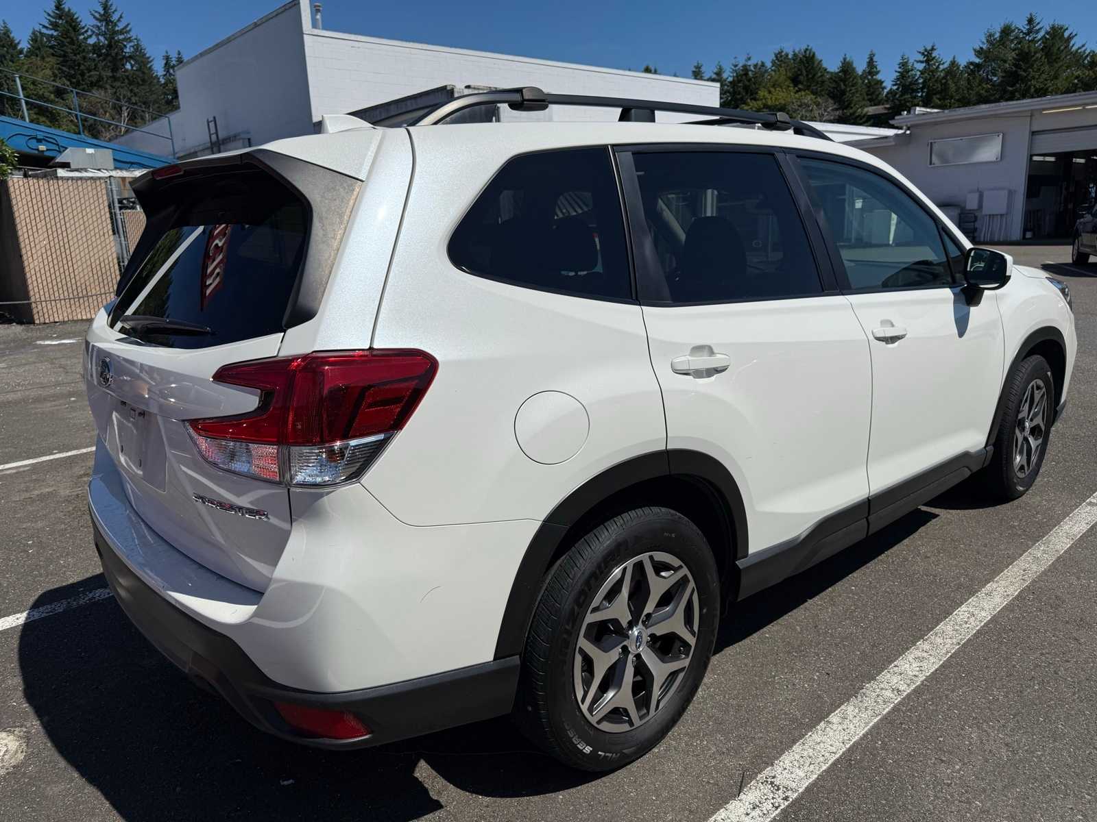 2019 Subaru Forester Premium photo 2