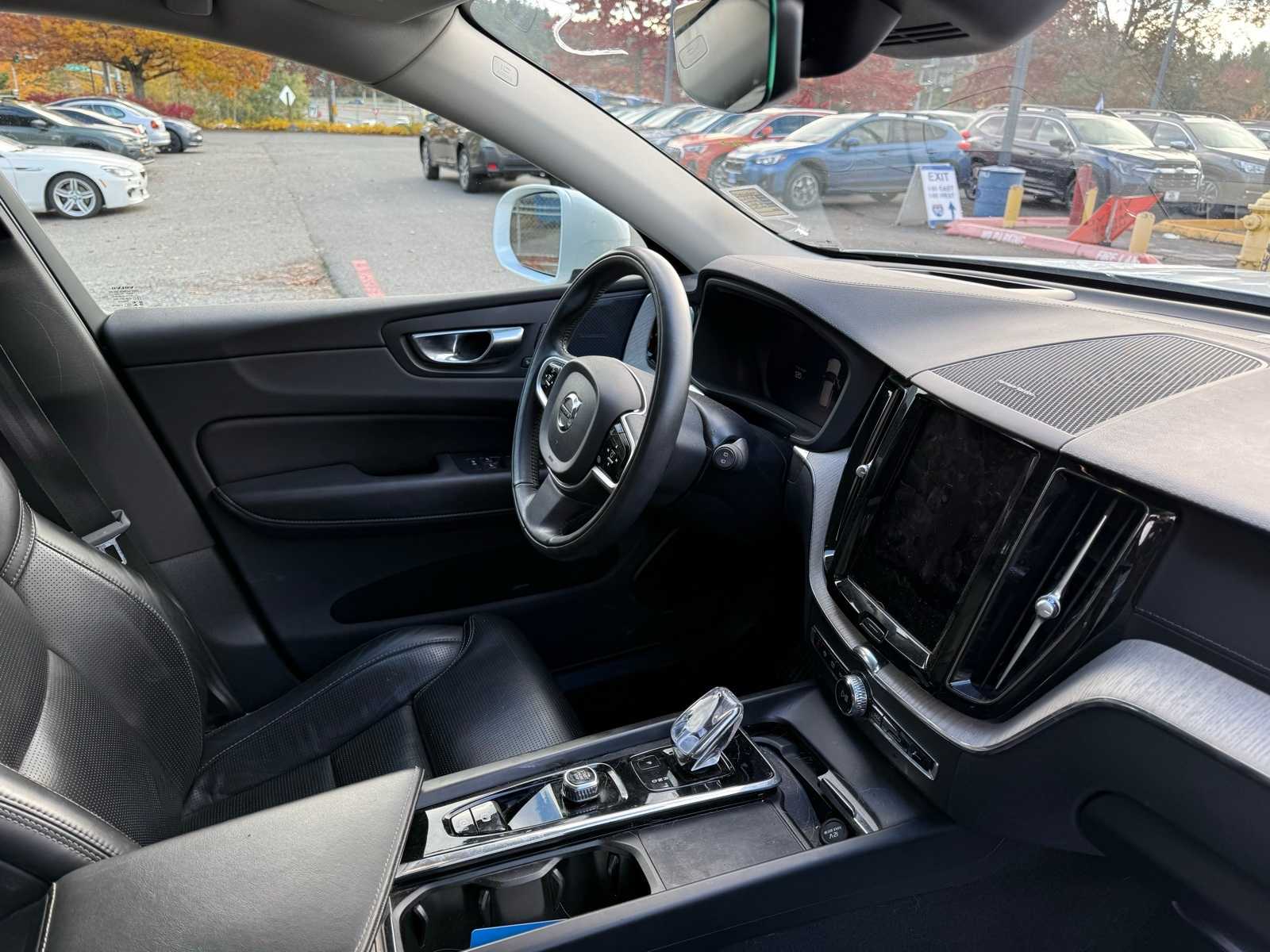Thumbnail: 2022 Volvo XC60 - 5