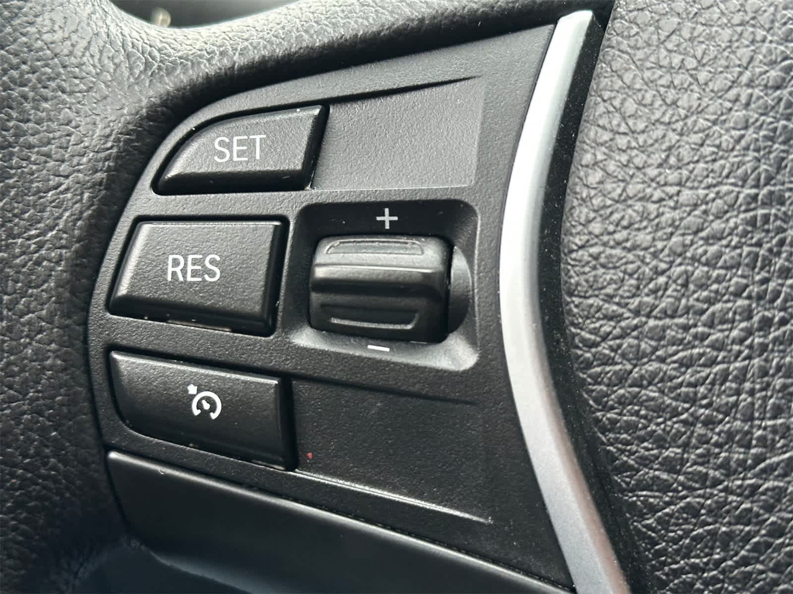 Thumbnail: 2015 BMW 3 Series - 24