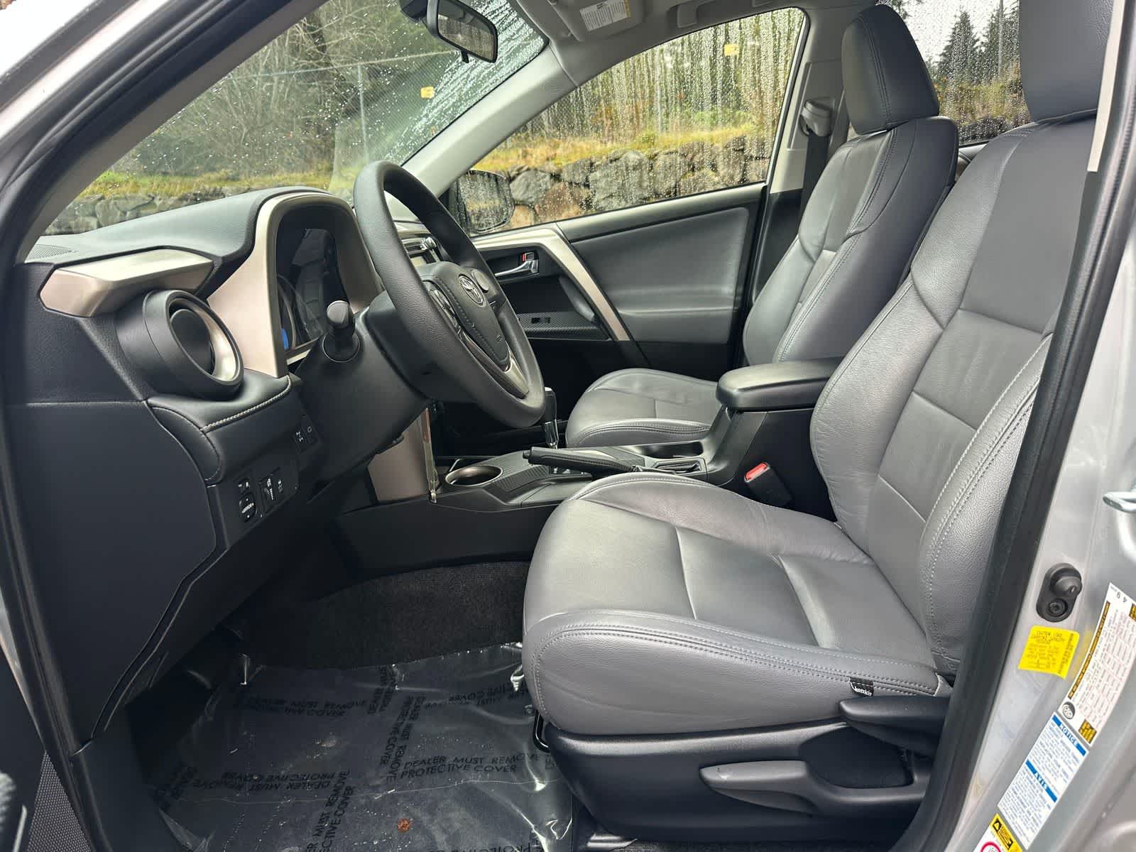 Thumbnail: 2015 Toyota RAV4 - 14