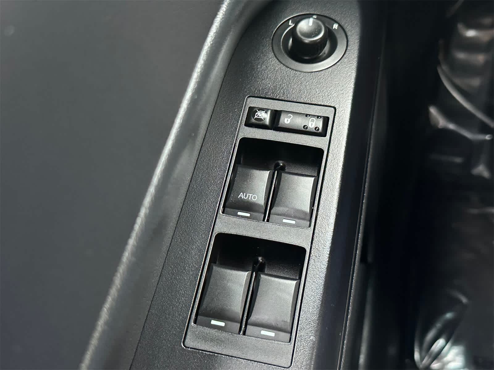 Thumbnail: 2014 Jeep Patriot - 22