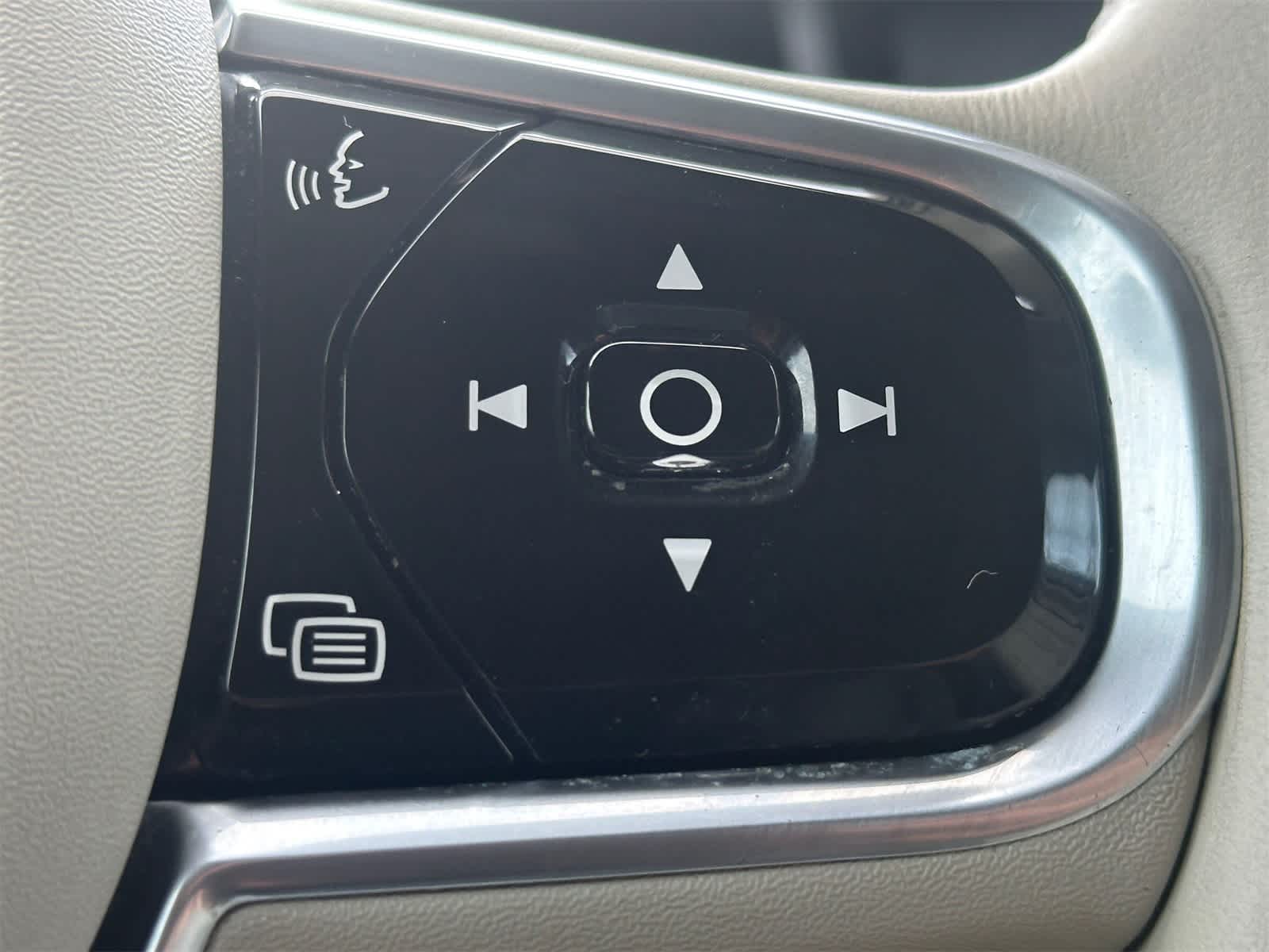 Thumbnail: 2017 Volvo S90 - 27