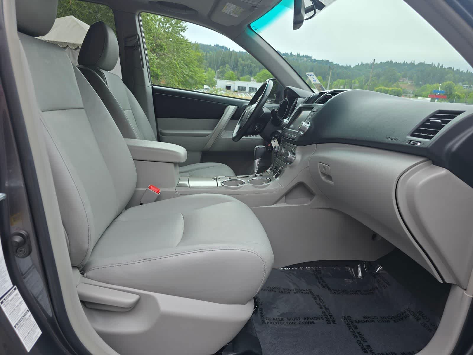 2011 Toyota Highlander SE - Photo 16