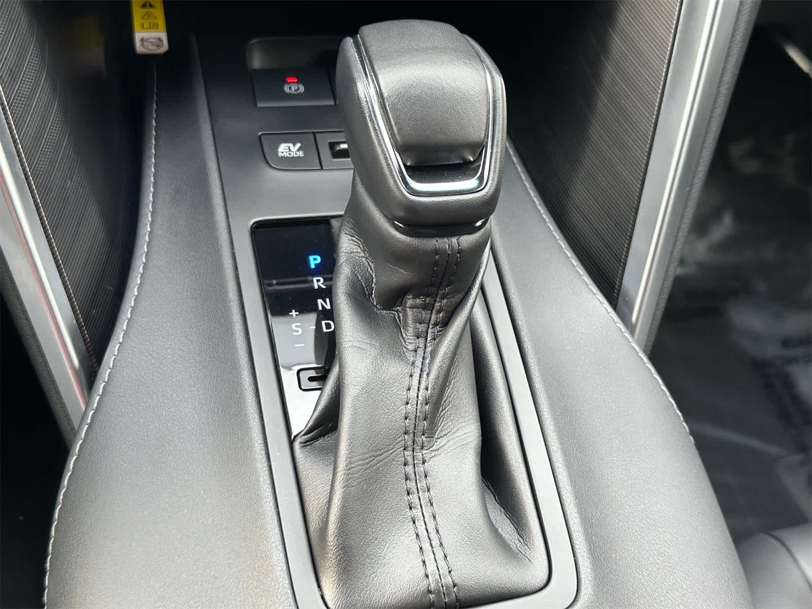 Thumbnail: 2022 Toyota Venza - 20