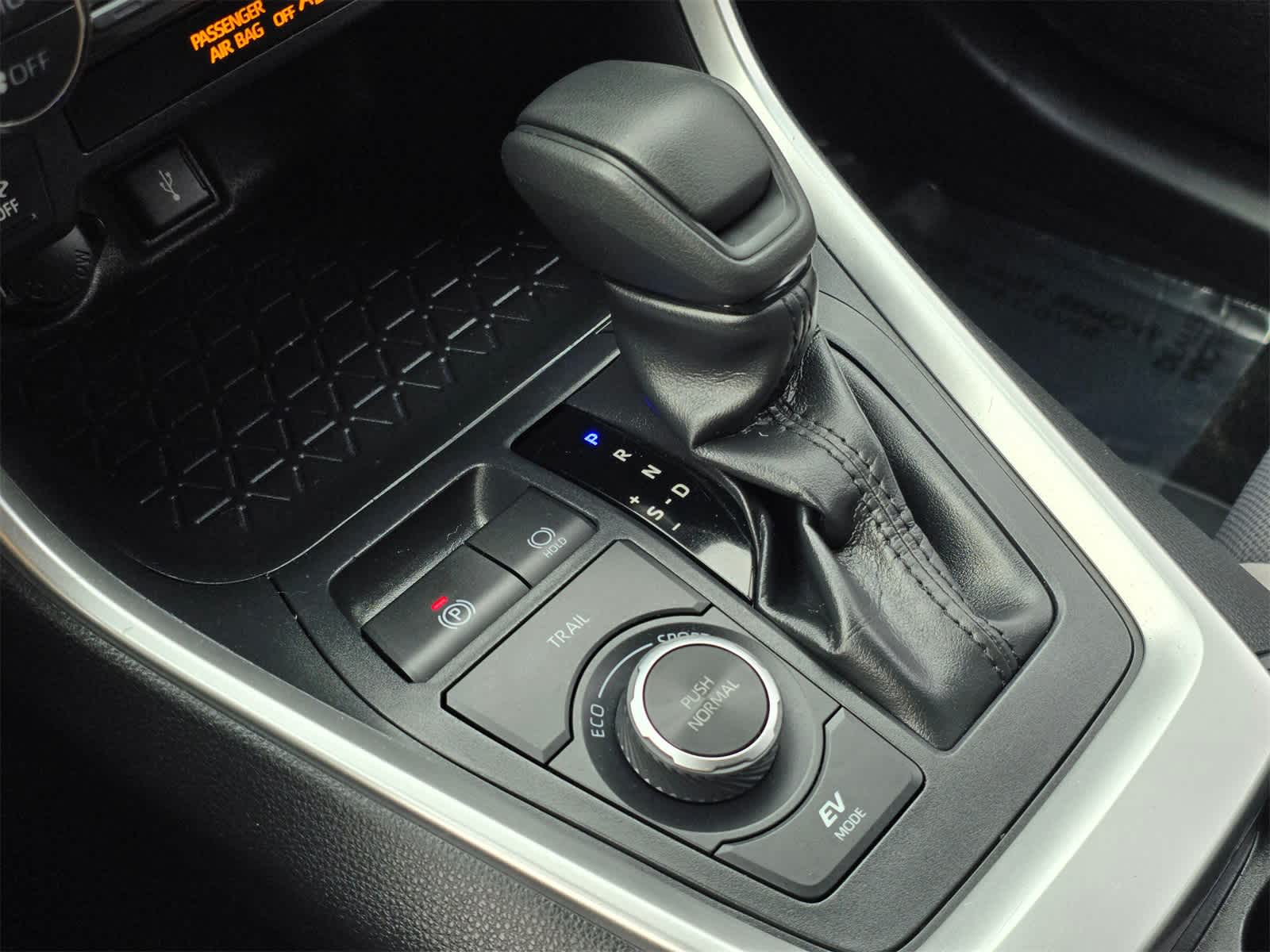 Thumbnail: 2020 Toyota RAV4 - 19