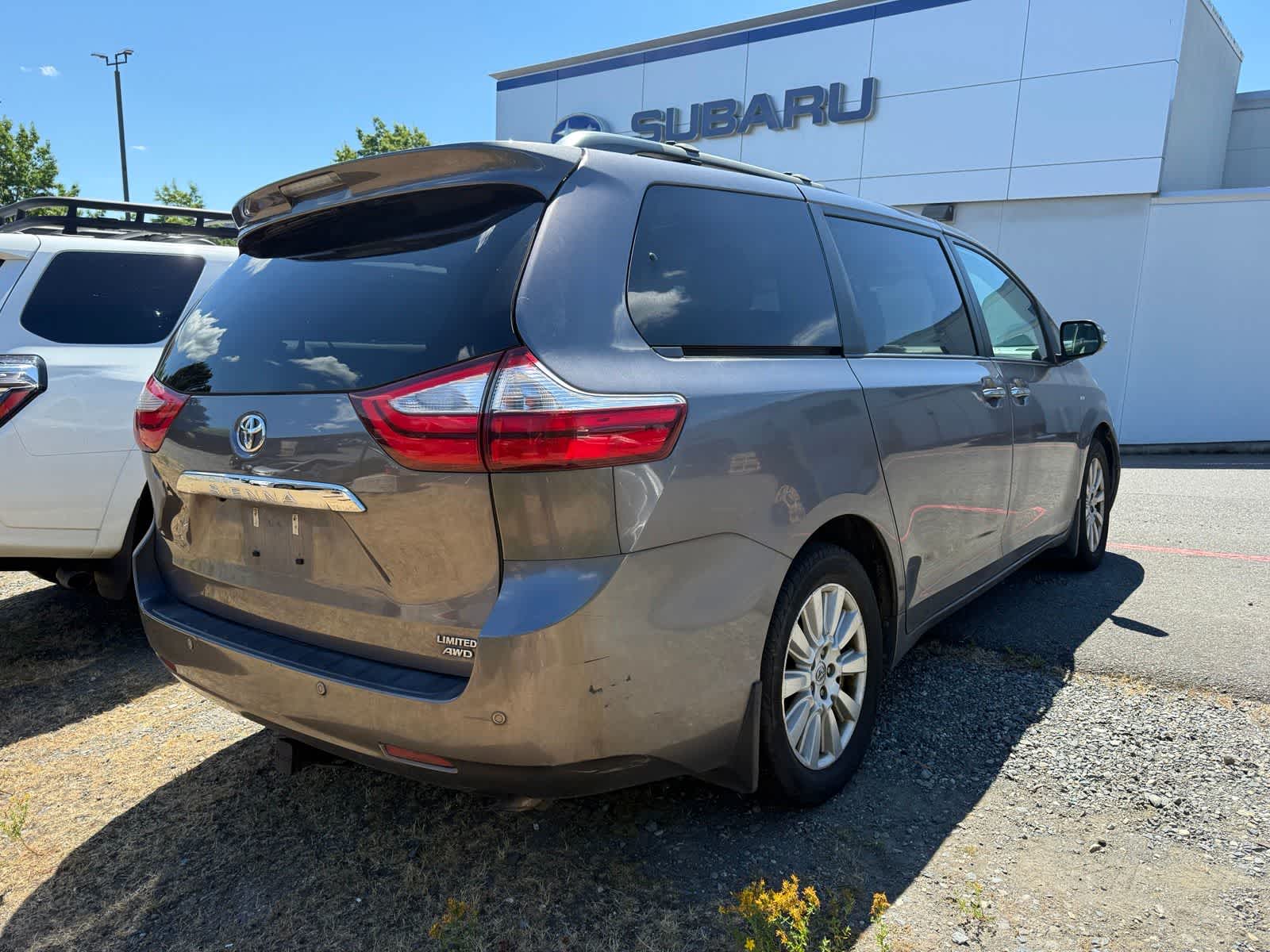 Thumbnail: 2017 Toyota Sienna - 3