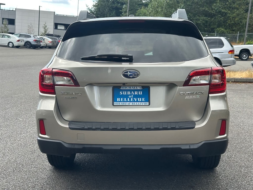 Used 2015 Subaru Outback 2.5i Limited w/Moonroof/KeylessAccess/Nav/EyeSight SUV