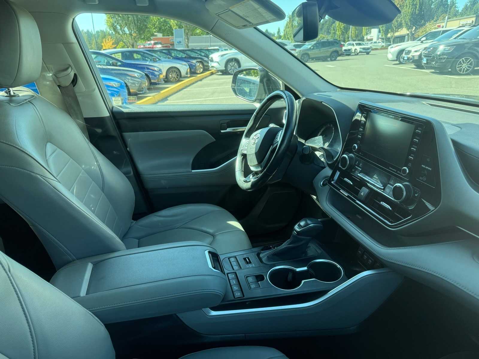 Thumbnail: 2020 Toyota Highlander - 6