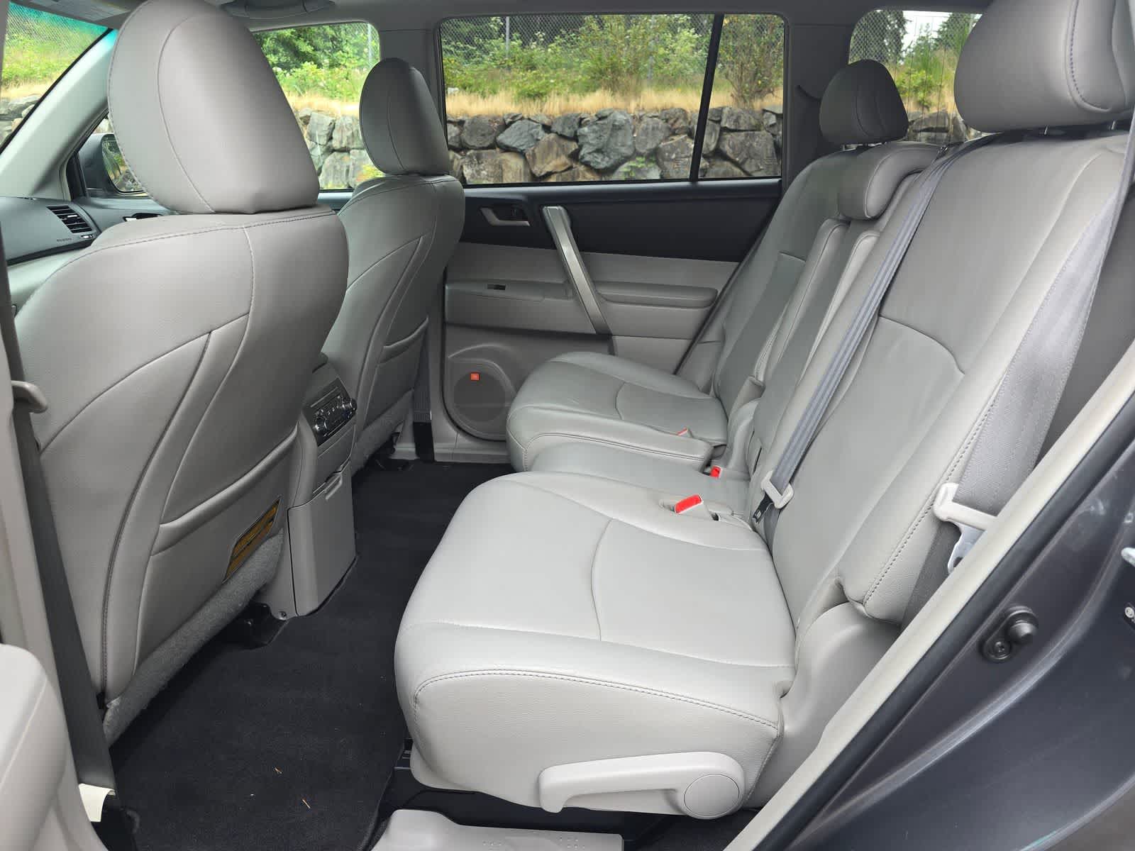 2011 Toyota Highlander SE - Photo 11