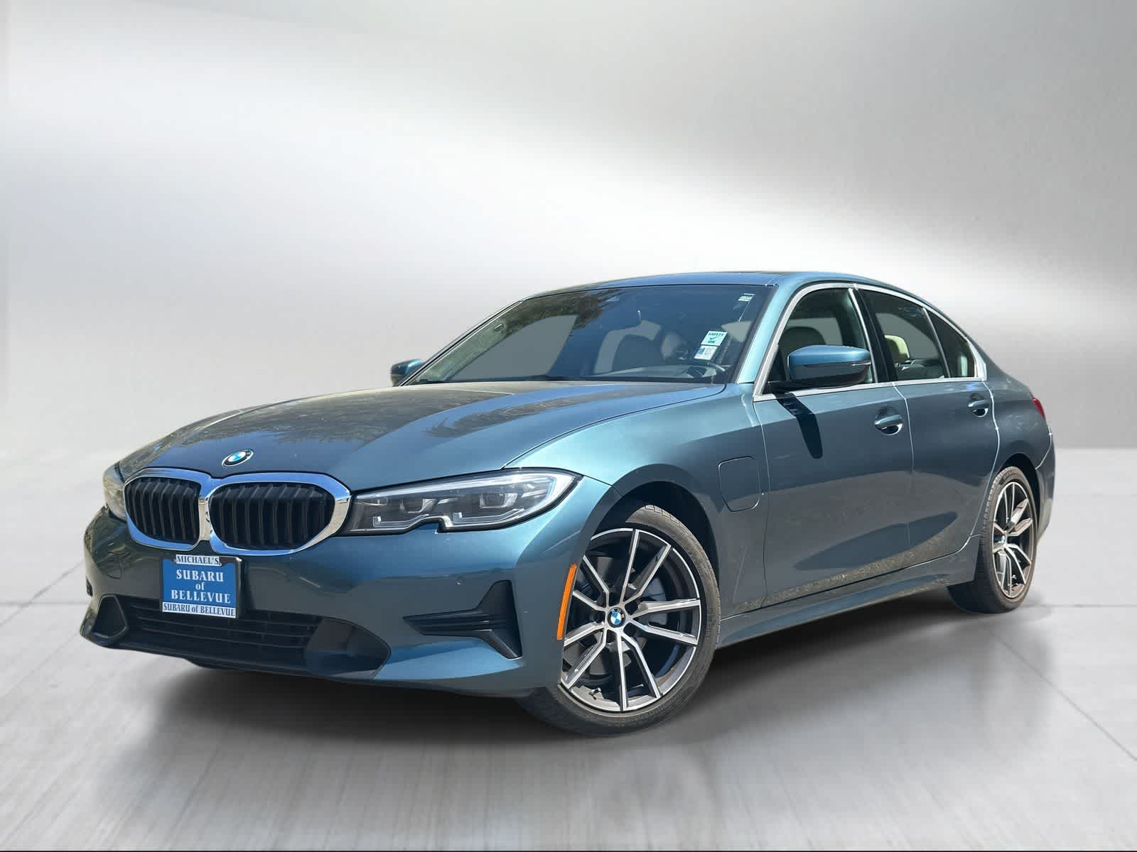 2021 BMW 3 Series 330e Sedan's photo