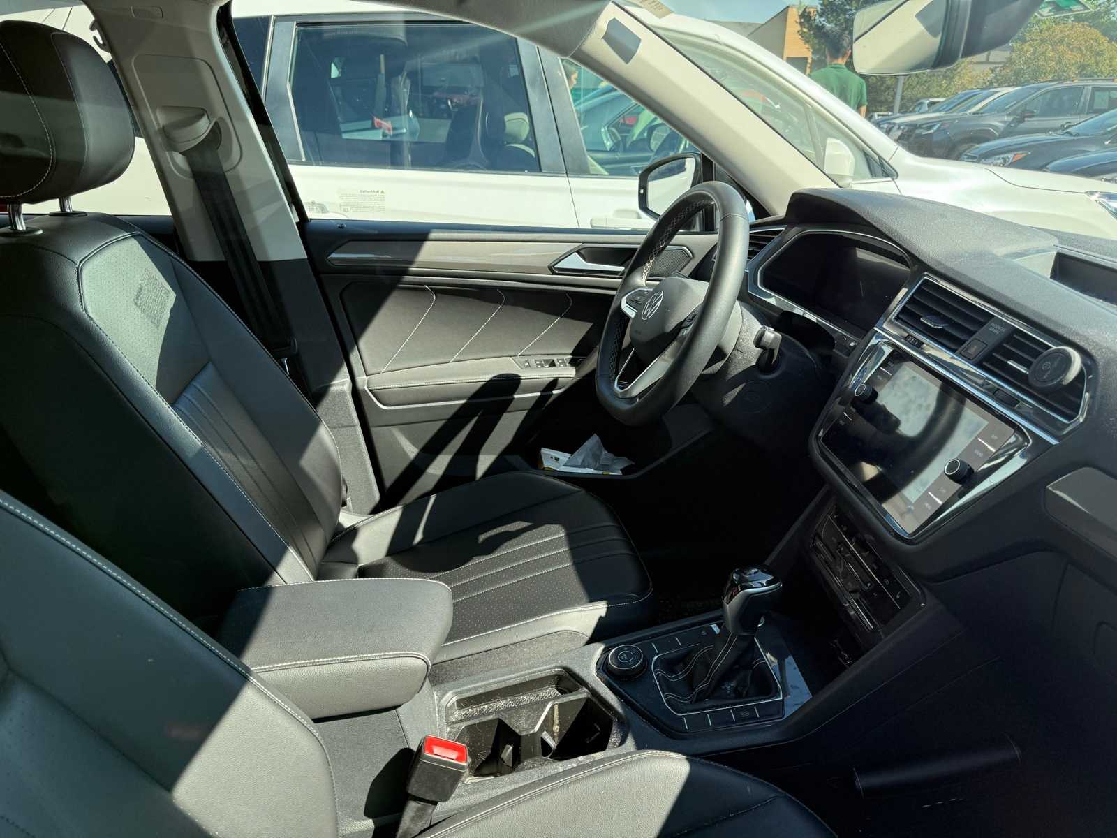 Thumbnail: 2022 Volkswagen Tiguan - 5