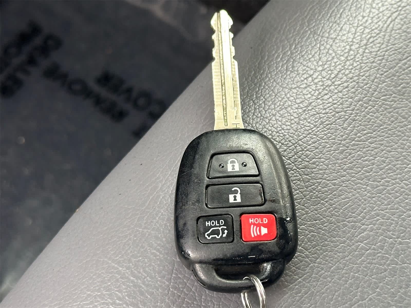 Thumbnail: 2015 Toyota RAV4 - 28