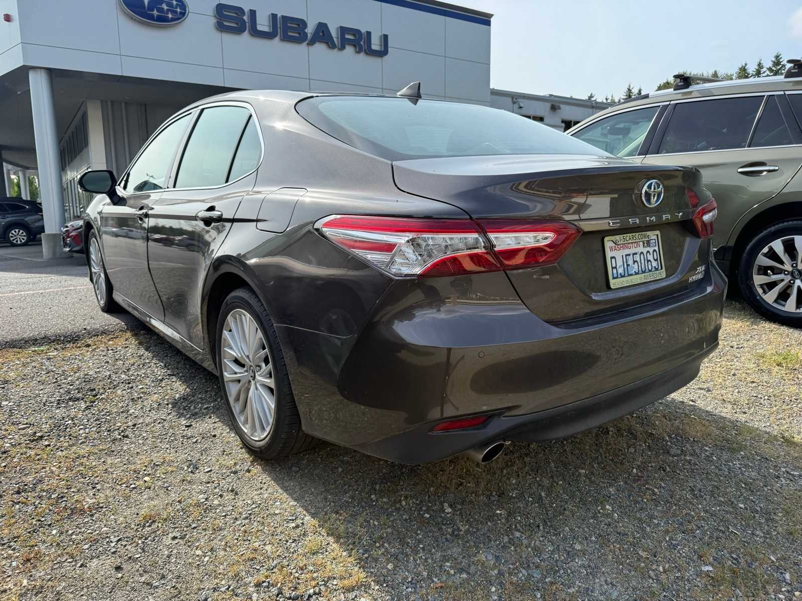 2018 Toyota Camry XLE 2