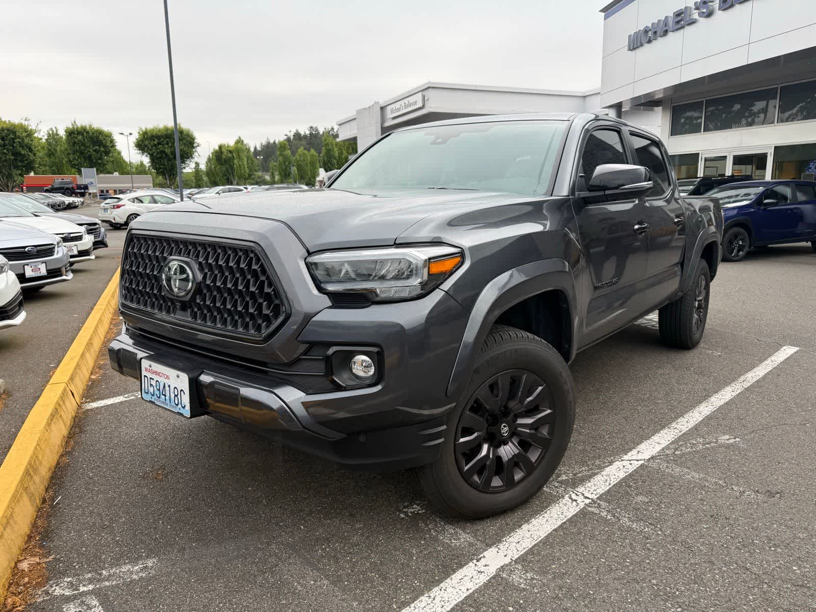2023 Toyota Tacoma Limited Double Cab 4WD V6 Auto Short Bed's photo