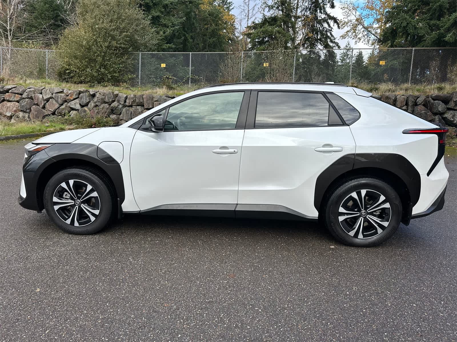 Thumbnail: 2024 Toyota bZ4X - 2