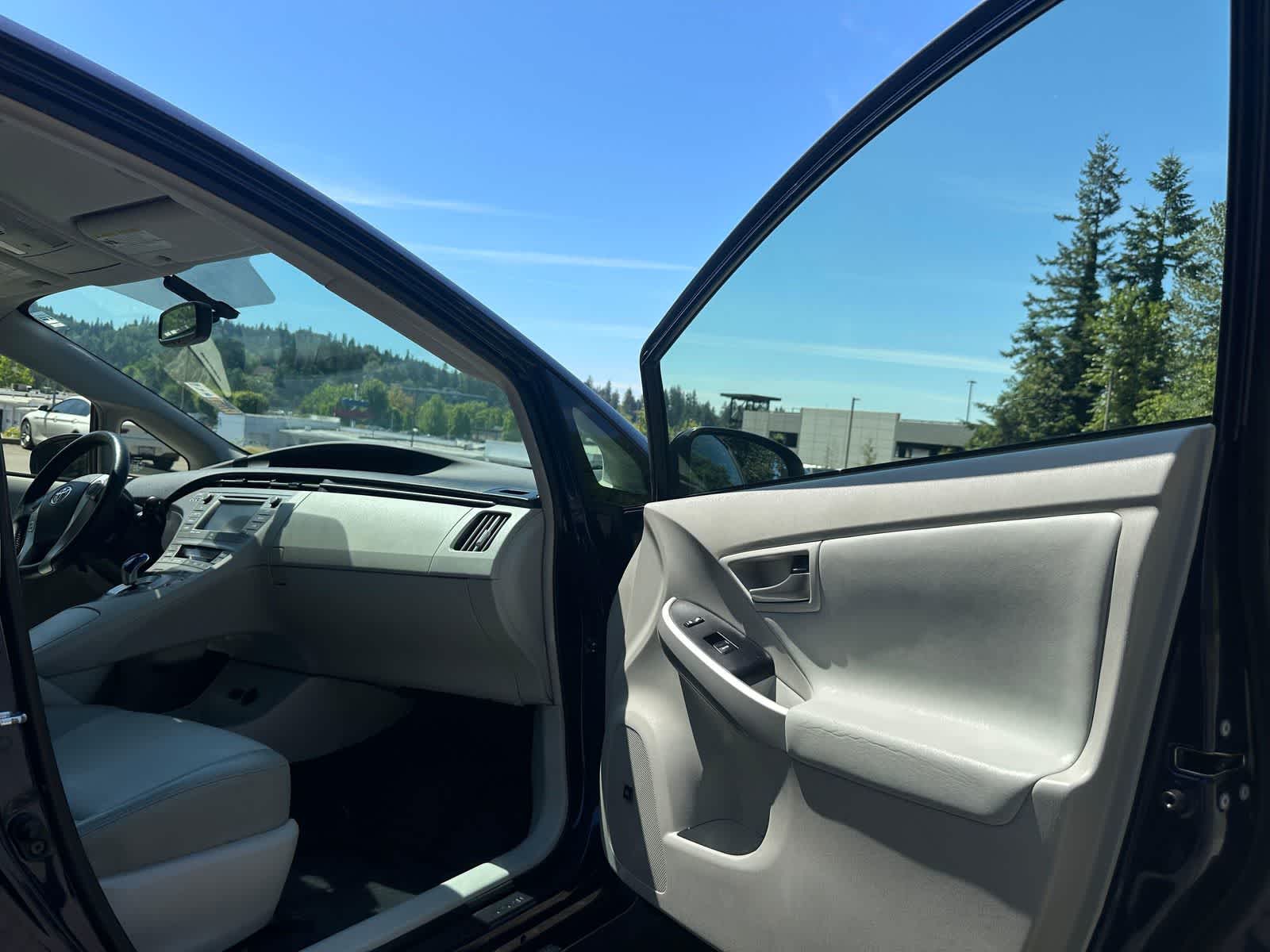 Thumbnail: 2014 Toyota Prius - 15