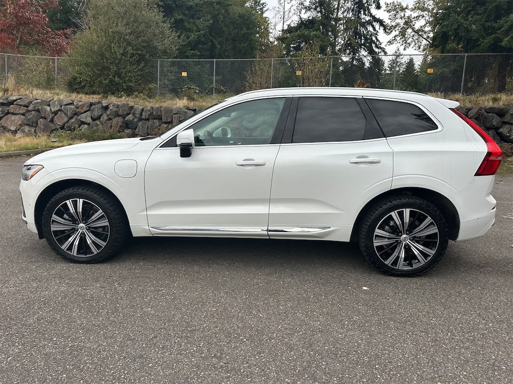 Used 2022 Volvo XC60 Recharge Plug-In Hybrid eAWD Inscription SUV