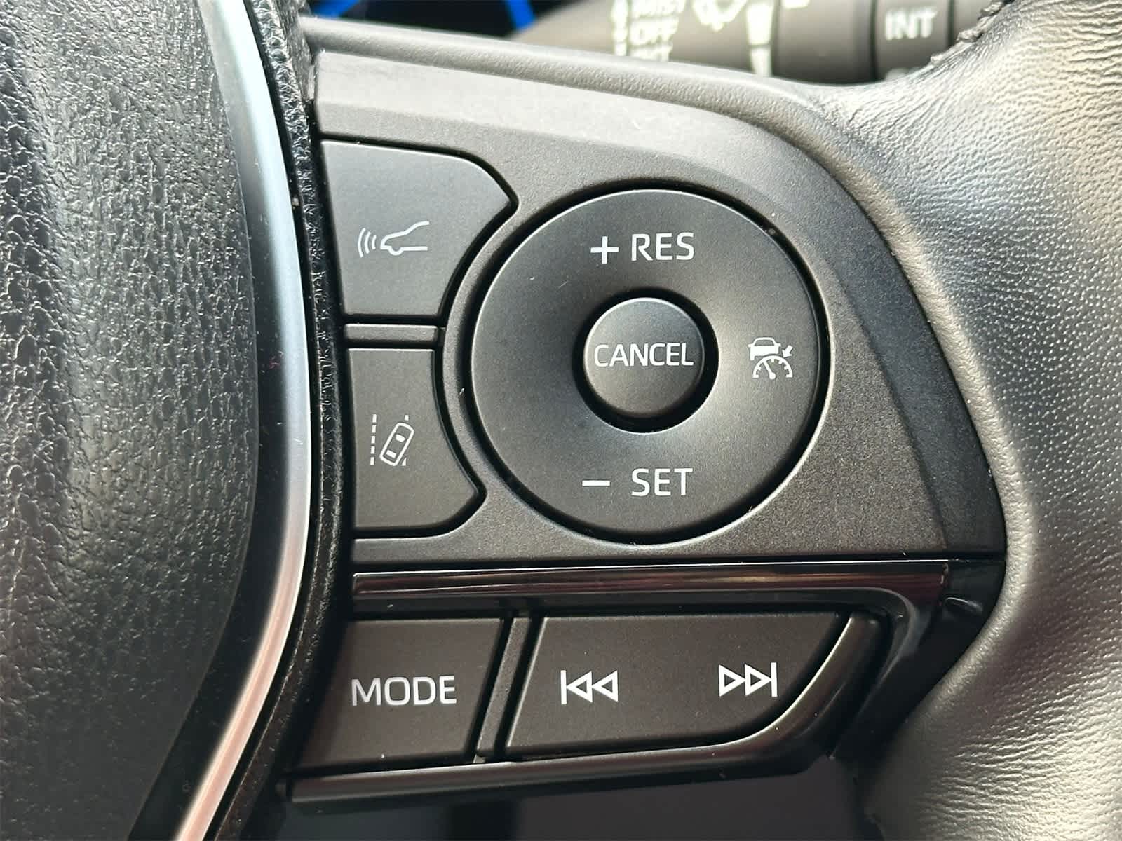 Thumbnail: 2022 Toyota Venza - 23