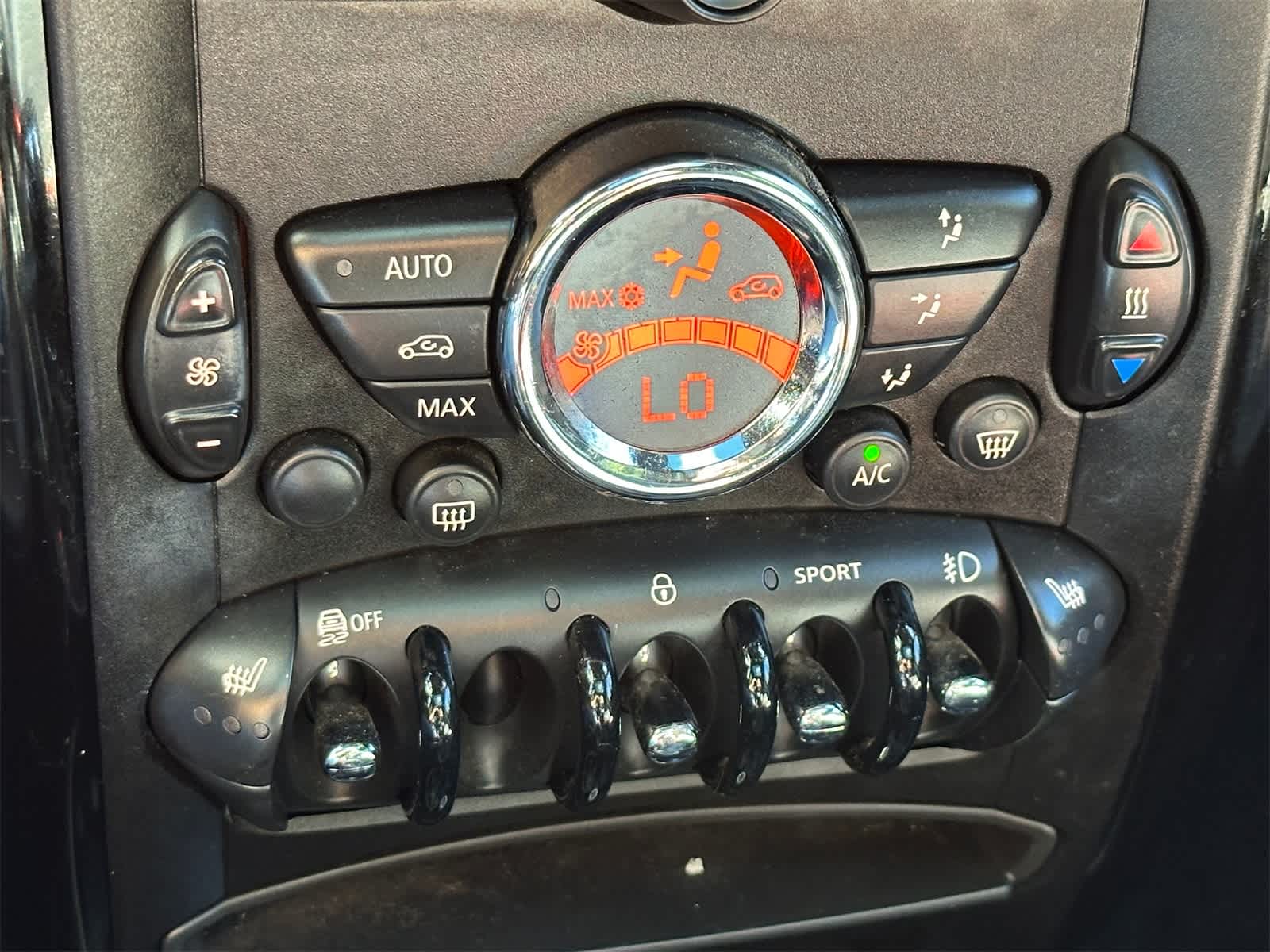 Thumbnail: 2013 MINI Cooper Countryman - 19